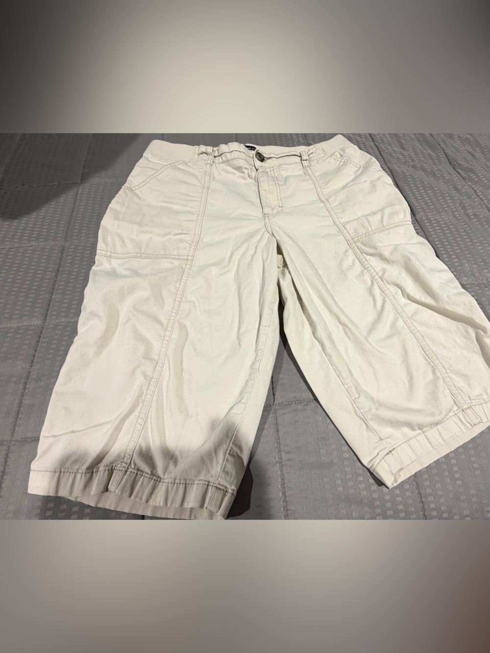Lee Women’s Cream Cargo Shorts